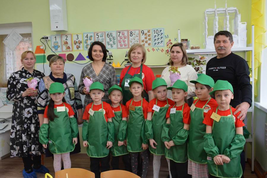 В детском саду «Рябинка» п. Вурнары открылась агролаборатория