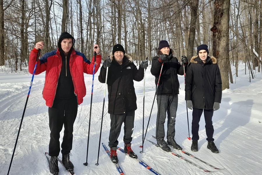 Воспитанники «Тренировочной квартиры» устроили дружные соревнования на лыжах