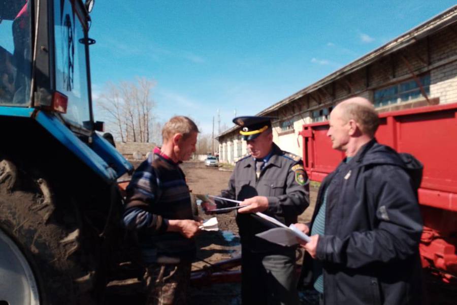 В хозяйствах Комсомольского округа продолжаются ежегодные технические осмотры самоходных машин и других видов техники