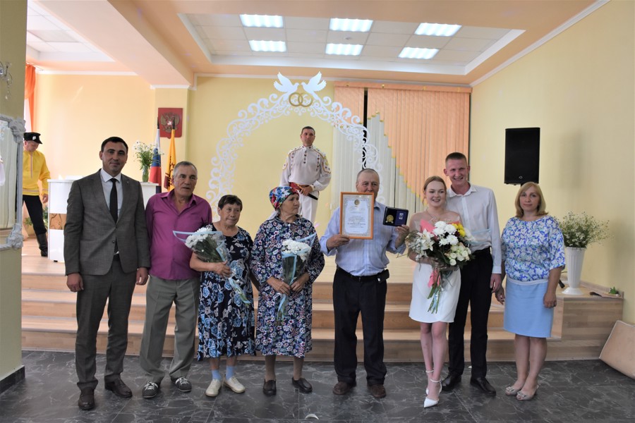 В Аликовском муниципальном округе состоялся праздник, посвященный Дню семьи, любви и верности