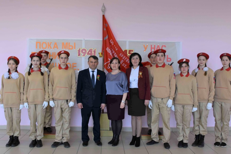 В Аликовском муниципальном округе стартовала патриотическая акция «Часовой у Знамени Победы»