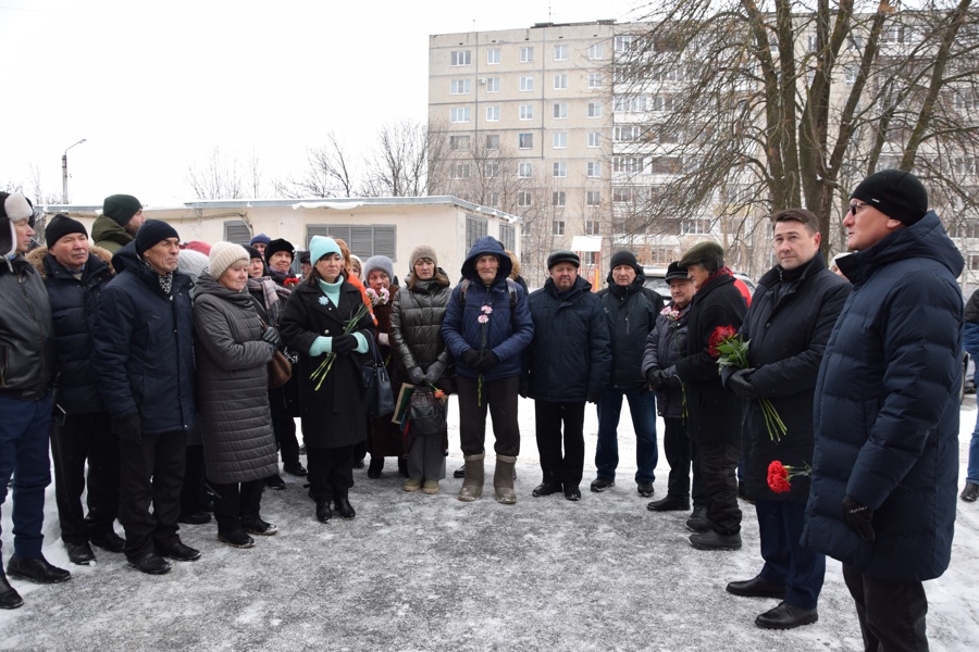 В Чебоксарах открыли мемориальную доску в честь прославленного спортсмена и тренера Геннадия Семёнова