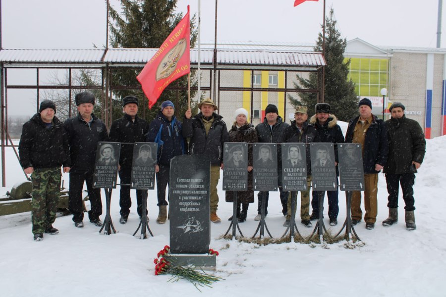 В селе Шемурша на Аллее Славы состоялся памятный митинг