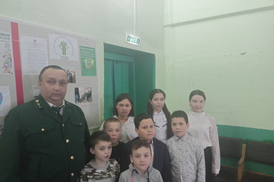 Сотрудники Шемуршинского лесничества встретились со школьниками (13.03.2024)