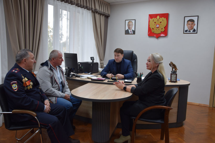 Ветераны Московского района г. Чебоксары передали в зону СВО комплекты радиостанций