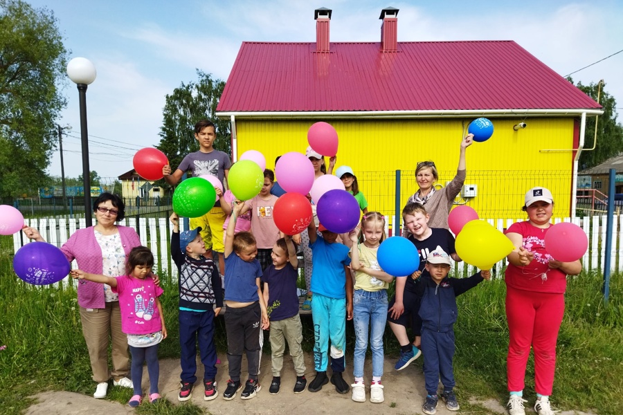 Игровая  программа «Мир начинается с детства» в Сойгинском сельском поселении