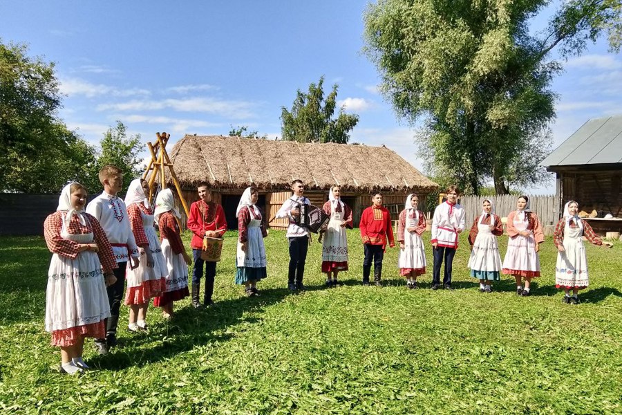 В Ядринском муниципальном округе состоялся праздник фольклора «Манăçми аваллăх» (Возвращение к истокам)