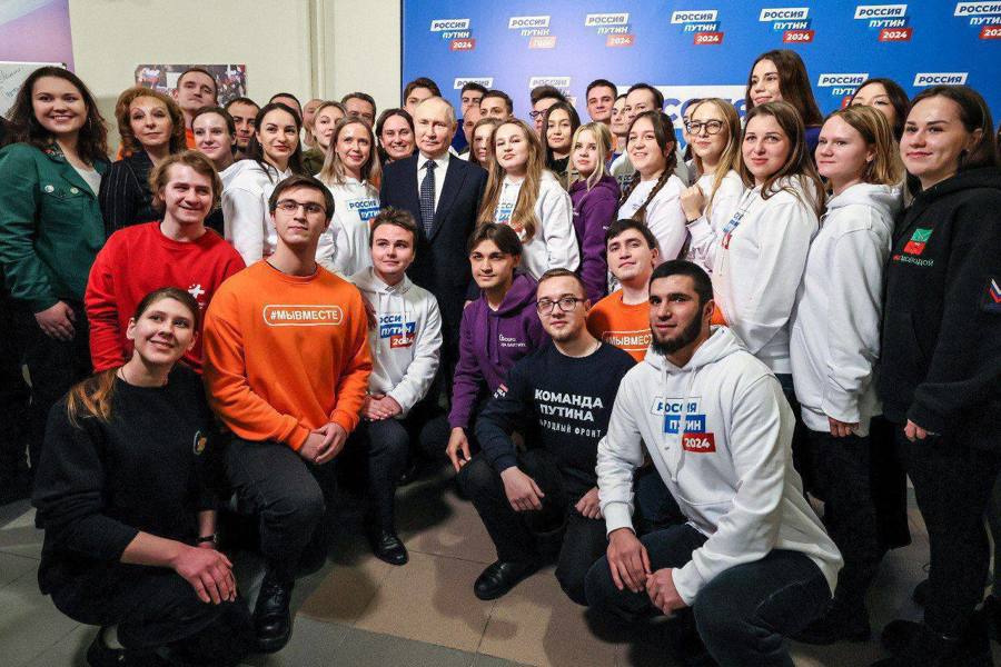 Член Молодежного парламента при Чебоксарском городском Собрании депутатов принял участие во встрече с Владимиром Путиным