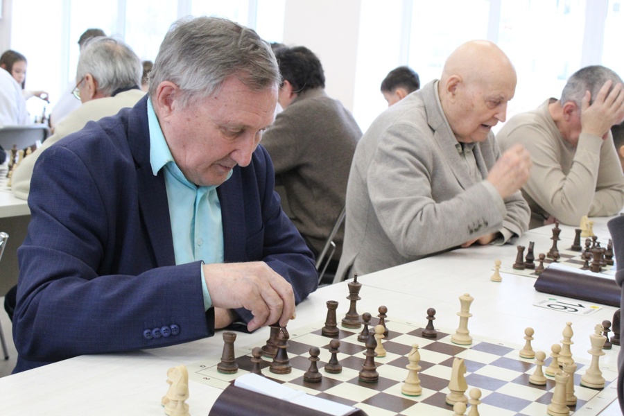 «Серебряный» волонтер принял участие в крупном межрегиональном шахматном турнире
