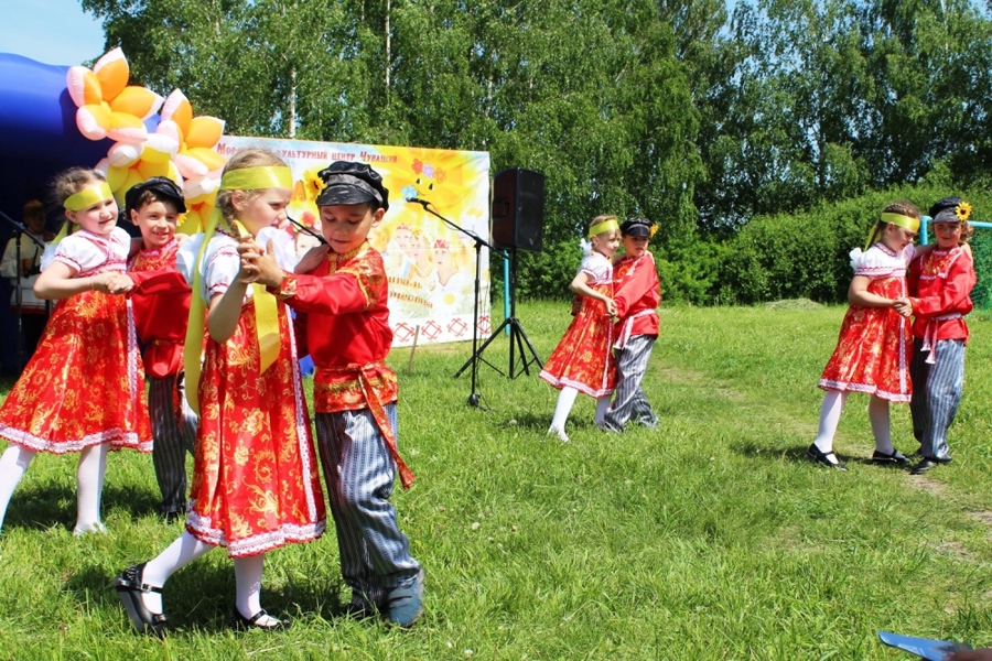 В Порецком муниципальном округе в 20-й раз прошел традиционный фестиваль мордовского детского творчества «Чипайне»