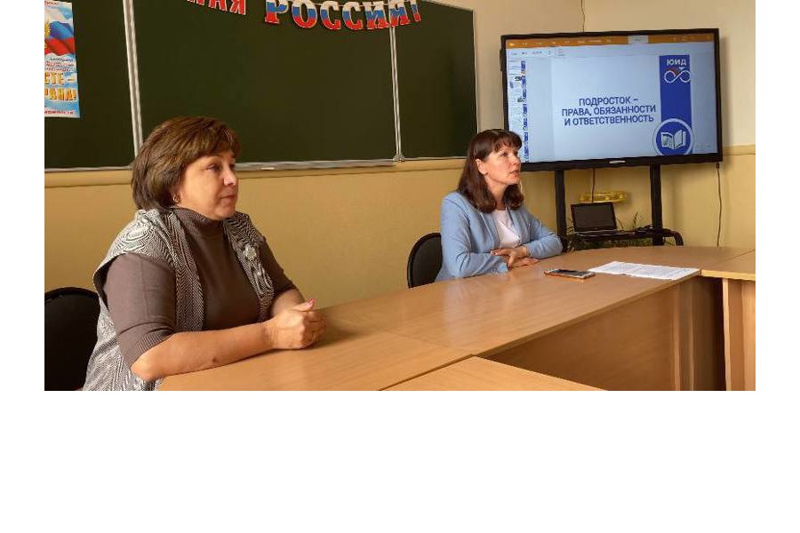 Алевтина Федорова провела круглый стол в Яльчикской школе на тему «Профилактика дорожно-транспортного травматизма»