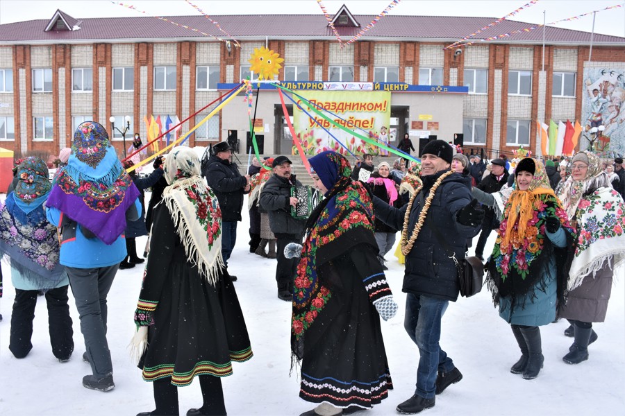 В Аликовском муниципальном округе состоялся праздник «Проводы зимы-2024»: «Как со двора зимушку провожали!».