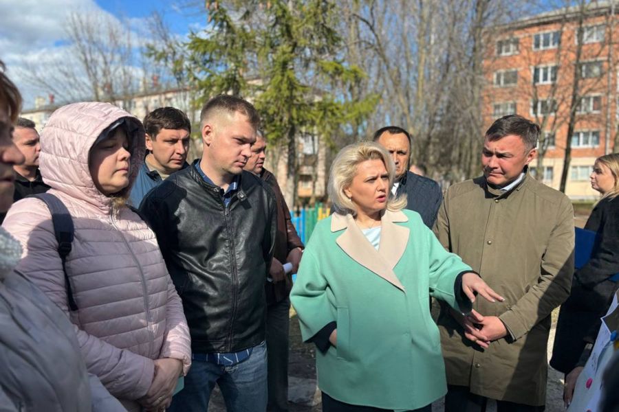 Валентин Гордеев обсудил с жителями своего округа предстоящую реконструкцию исторического двора по улице Афанасьева, 9