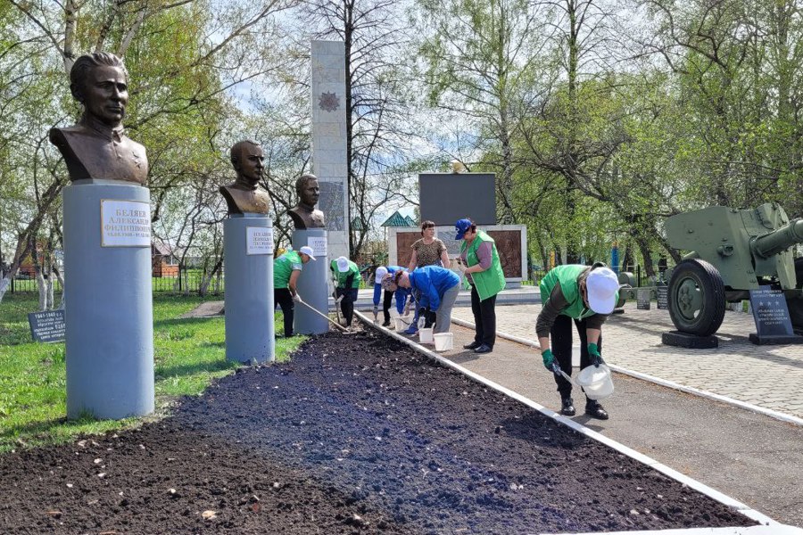 В Яльчикском округе праздник Труда встретили субботником