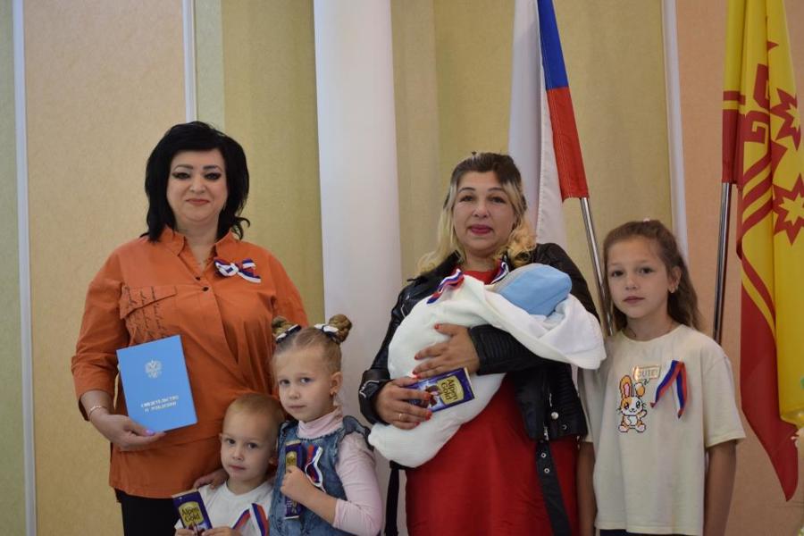 В праздник «Акатуй-2023» и в преддверии Дня России состоялись торжественные регистрации новорожденных.