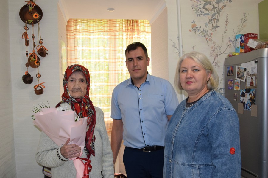 13 сентября 95-й день рождения отметила долгожительница поселка Вурнары Борисова Нина Егоровна