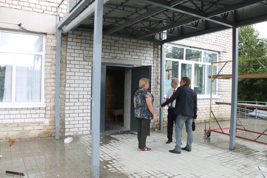 Сегодня глава Шумерлинского муниципального округа Лев Рафинов проинспектировал работы подрядчиков.