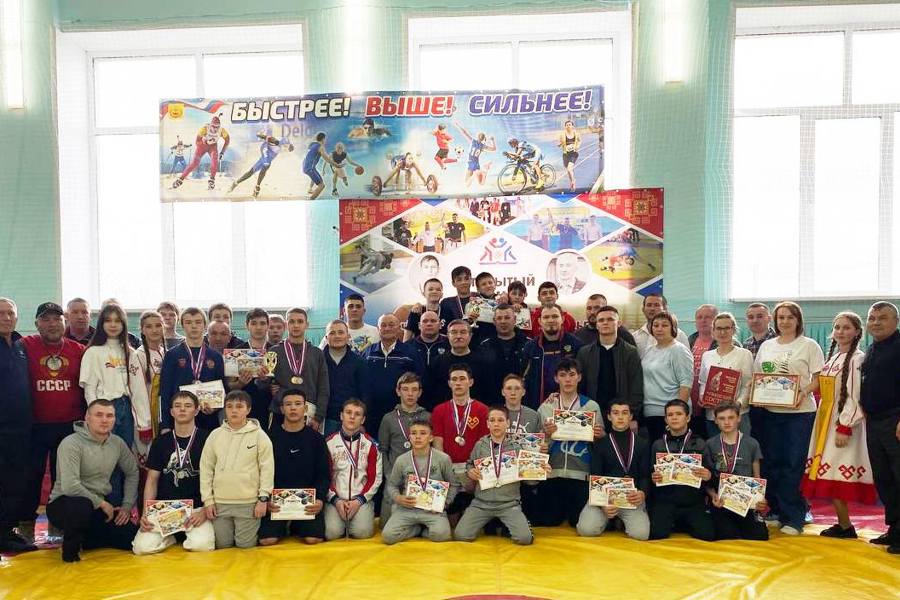 В селе Новое Байбатырево состоялся открытый турнир по вольной борьбе и национальной чувашской борьбе «Керешу»