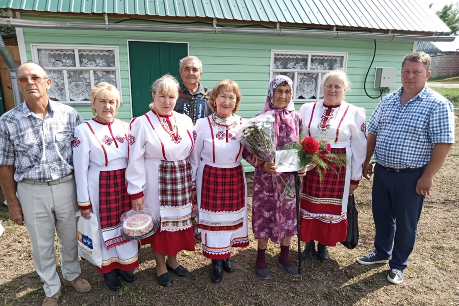 Жительнице деревни Верхнее Байгулово Анастасии Константиновне Родновой исполнилось 95 лет