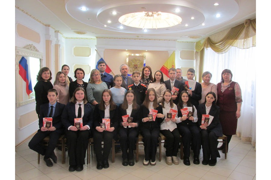 В День Конституции юным жителям Ядринского муниципального округа вручили паспорта гражданина Российской Федерации.