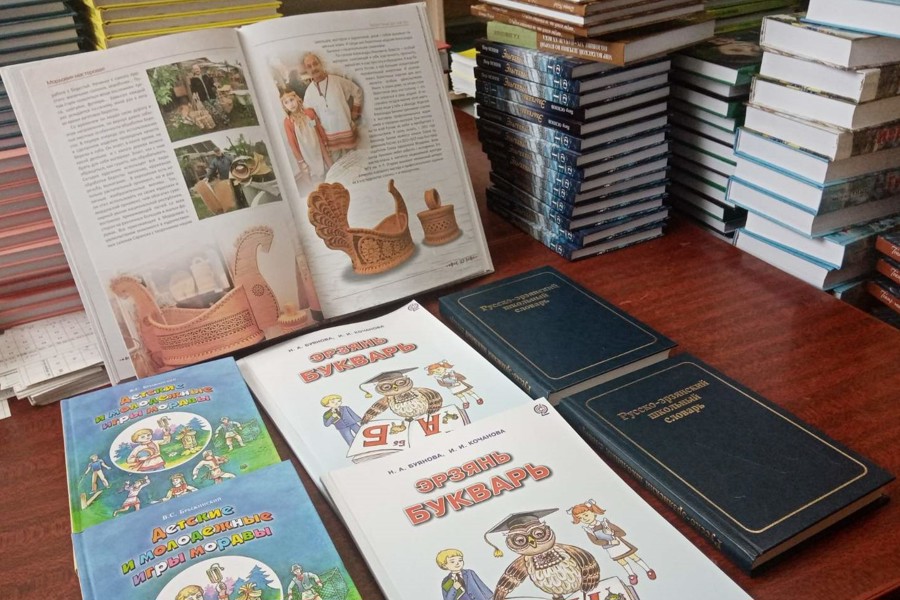 В библиотеки Чувашии поступили книги на мордовском и татарском языках