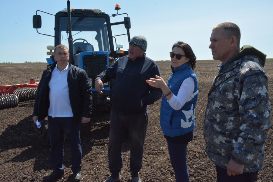 Глава округа Надежда Никандрова посетила сельскохозяйственные предприятия