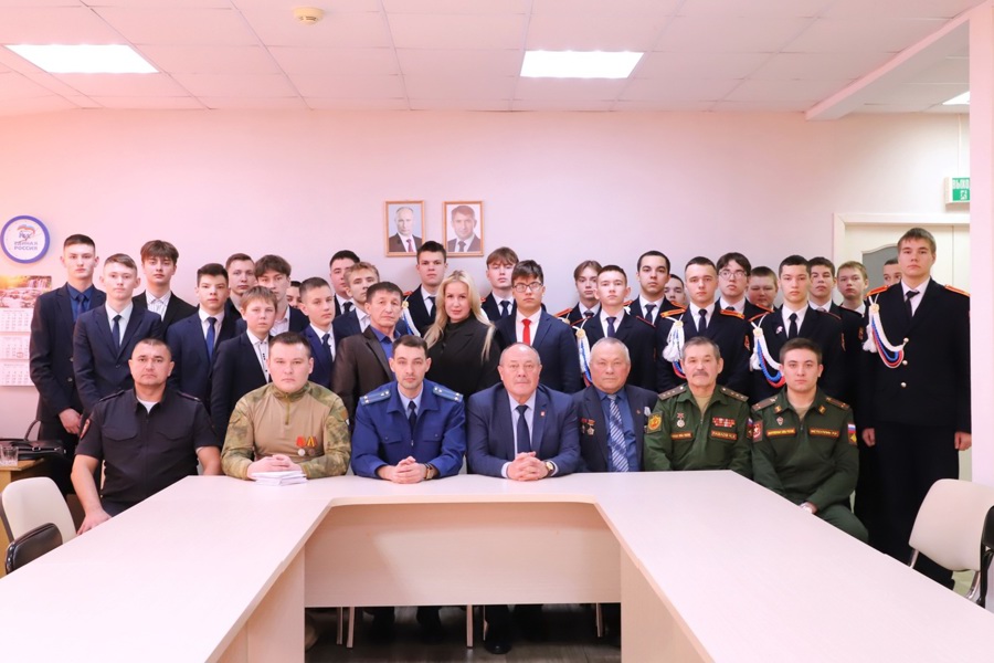 Состоялся круглый стол «Мужской разговор», посвященный патриотическому воспитанию и проблемам молодежи