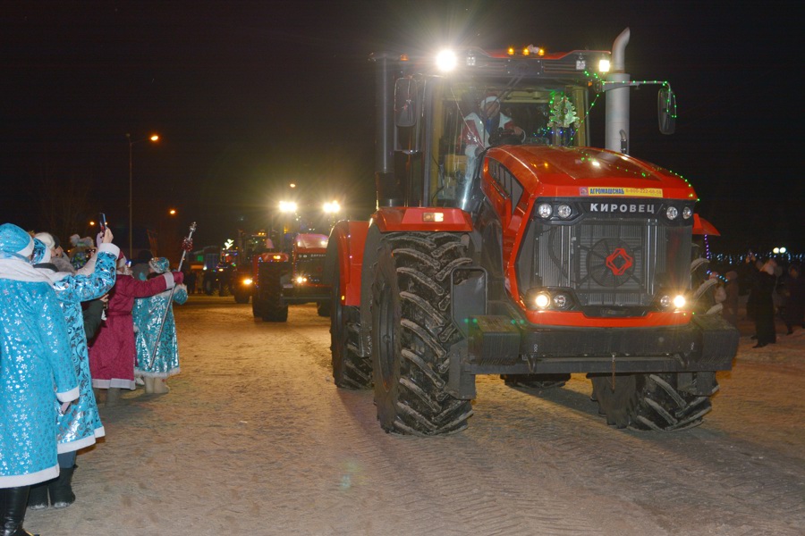 В Батыревском муниципальном  округе прошел новогодний пробег тракторов в поддержку бойцов СВО