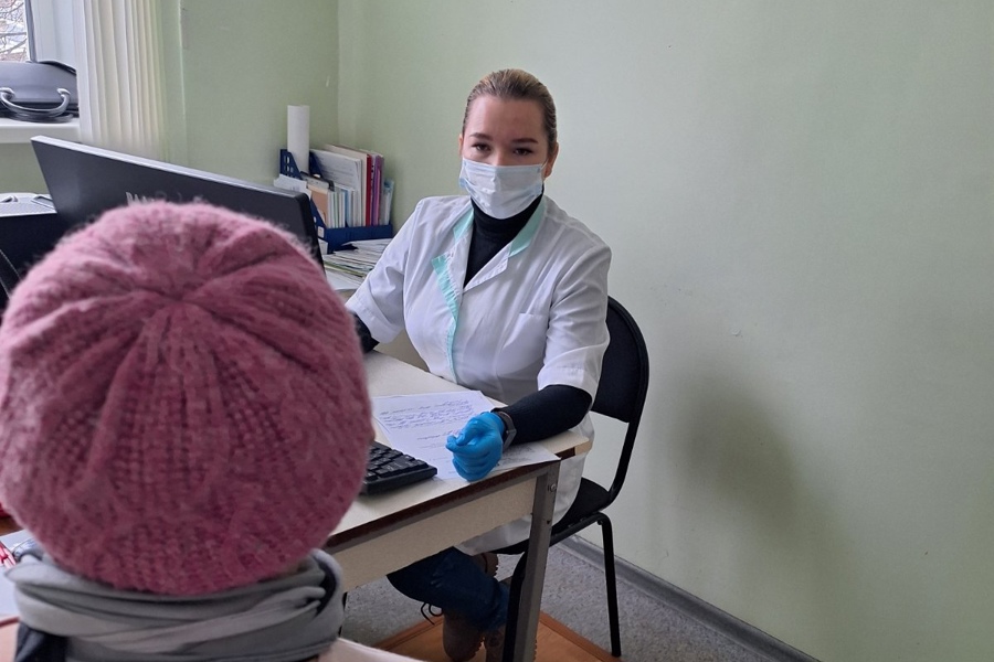 Мобильная медицинская бригада провела консультации в Янтиковской больнице