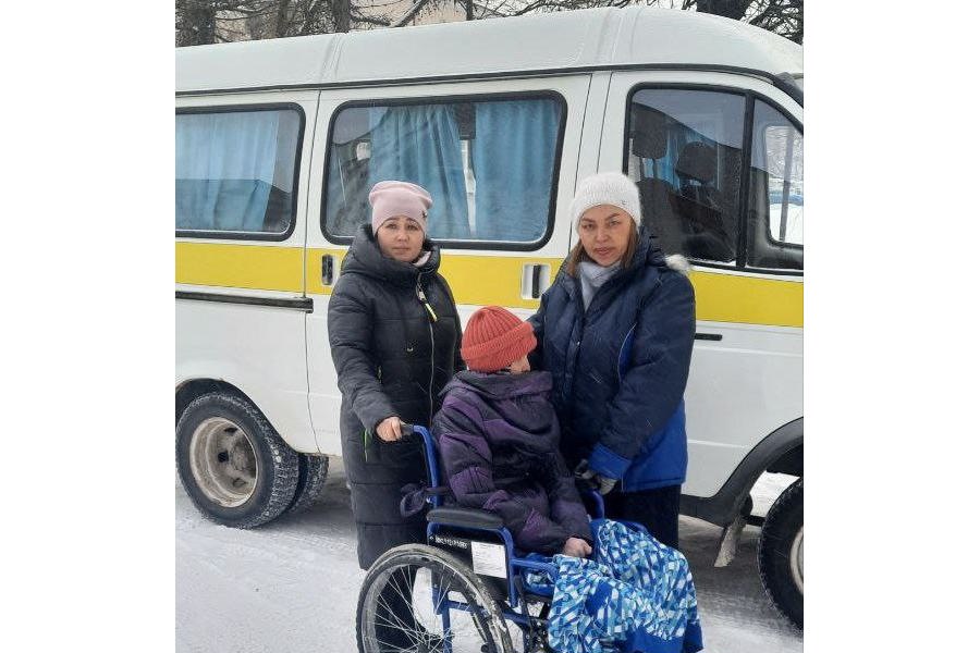 В Чебоксарах мобильная социальная бригада продолжает оказывать помощь маломобильным горожанам
