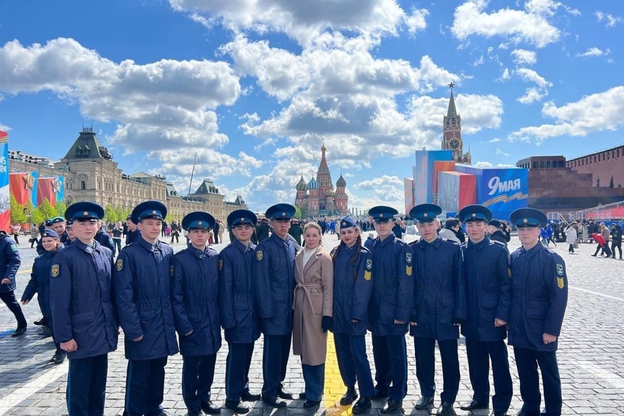 Лучшие воспитанники Чувашского кадетского корпуса посетили генеральную репетицию Парада Победы в Москве