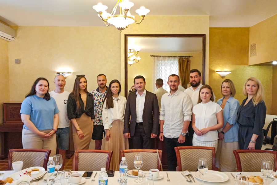 Вице-премьер Дмитрий Краснов провел бизнес - завтрак с предпринимателями