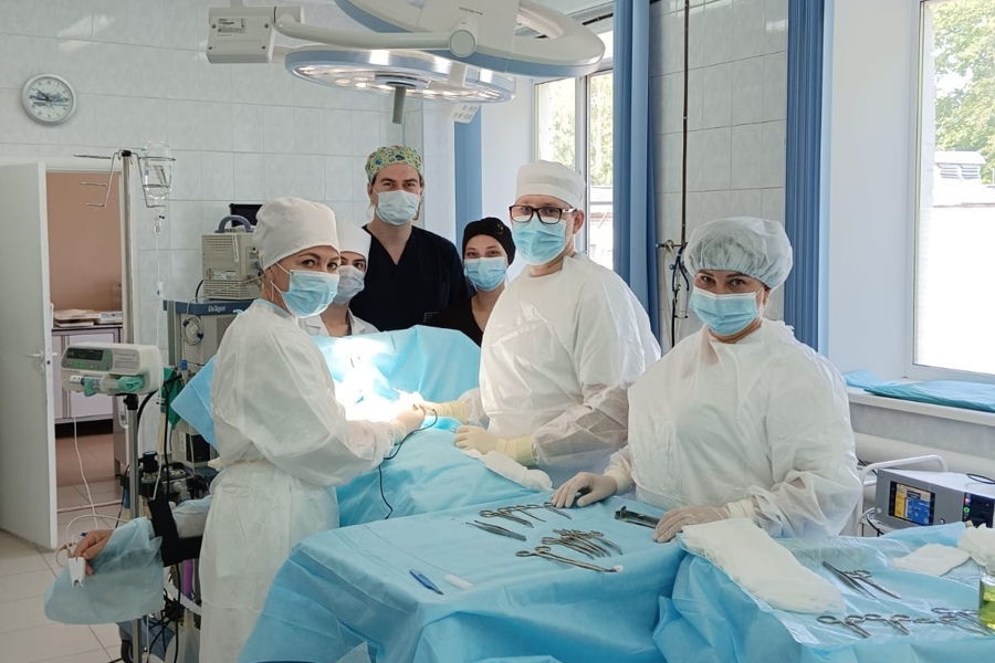 Наблюдая за рукой мастера: студенты-медики прошли практику в хирургическом отделении госпиталя ветеранов
