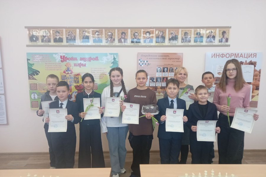 В Начальной школе г. Ядрин прошёл турнир по быстрым шахматам Ядринского муниципального округа Чувашской Республики, приуроченный Международному женскому дню.