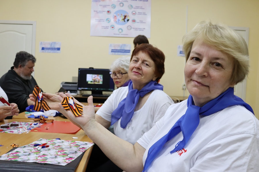 «Серебряные» волонтеры присоединились к акции «Георгиевская ленточка»
