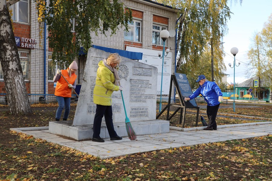 Субботник по облагораживанию территорий и расчистке объектов культурного наследия прошел в Комсомольском округе