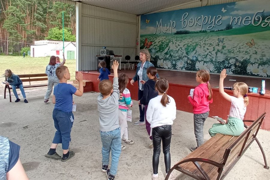 Летом профориентационные занятия для детей Алатырский кадровый центр «Работа России» организует с выездом в детские оздоровительные лагеря