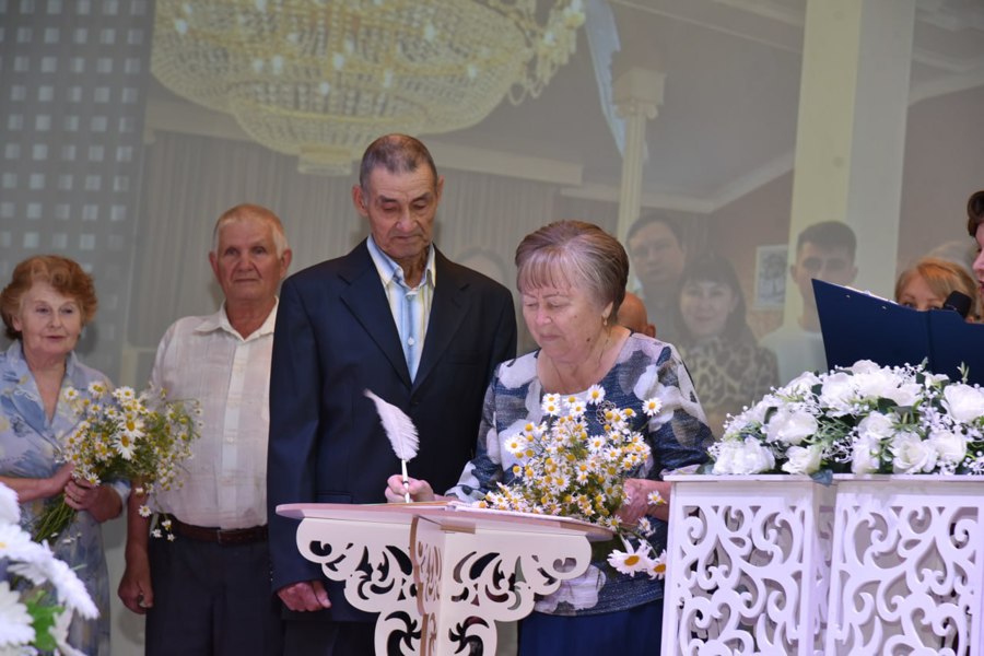 Торжественное мероприятие ко Дню семьи, любви и верности в Ибресинском муниципальном округе