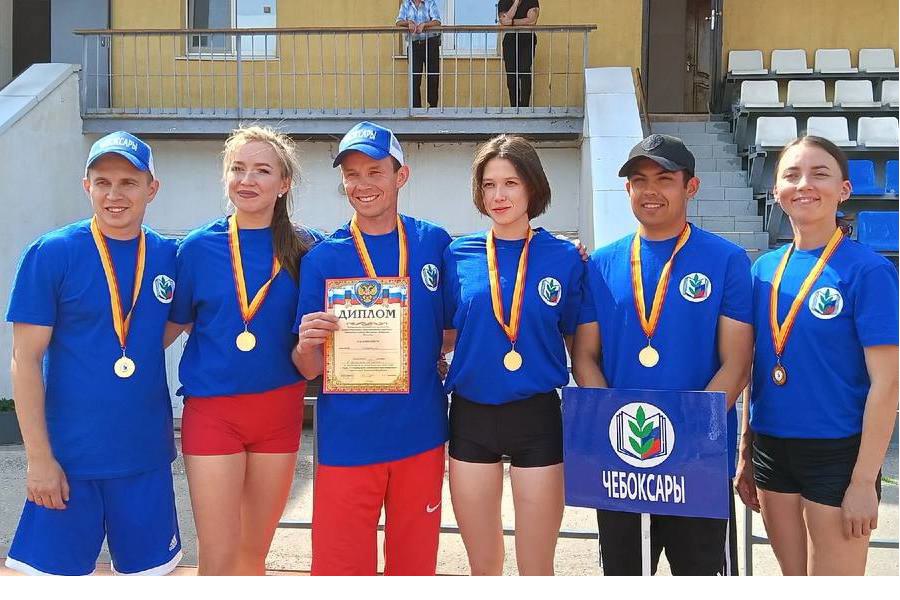 Команда города Чебоксары - победители соревнований по легкой атлетике IX  спартакиады Профсоюза образования