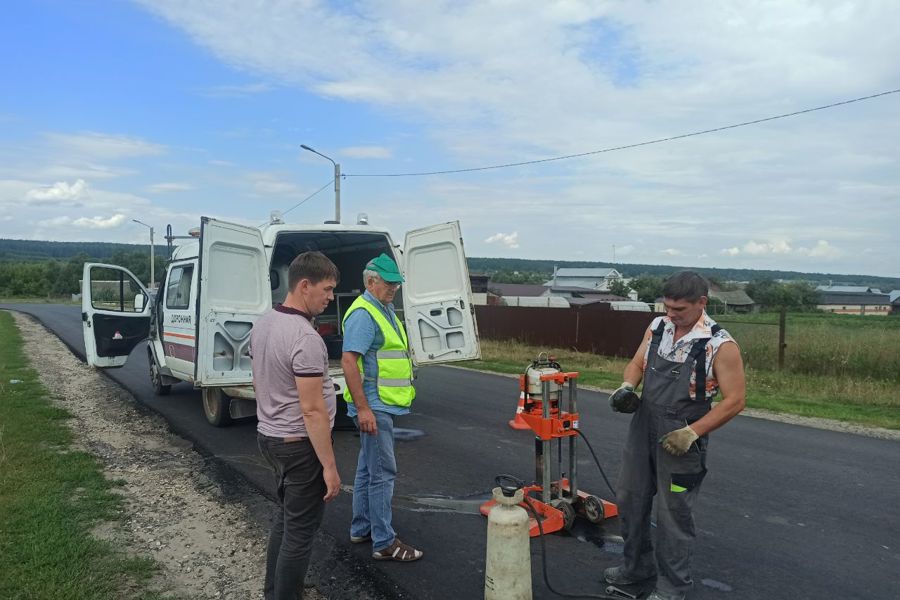 Дорожная лаборатория КУ «Чувашупрдор» проводит проверку качества выполнения дорожного ремонта в Комсомольском муниципальном округе