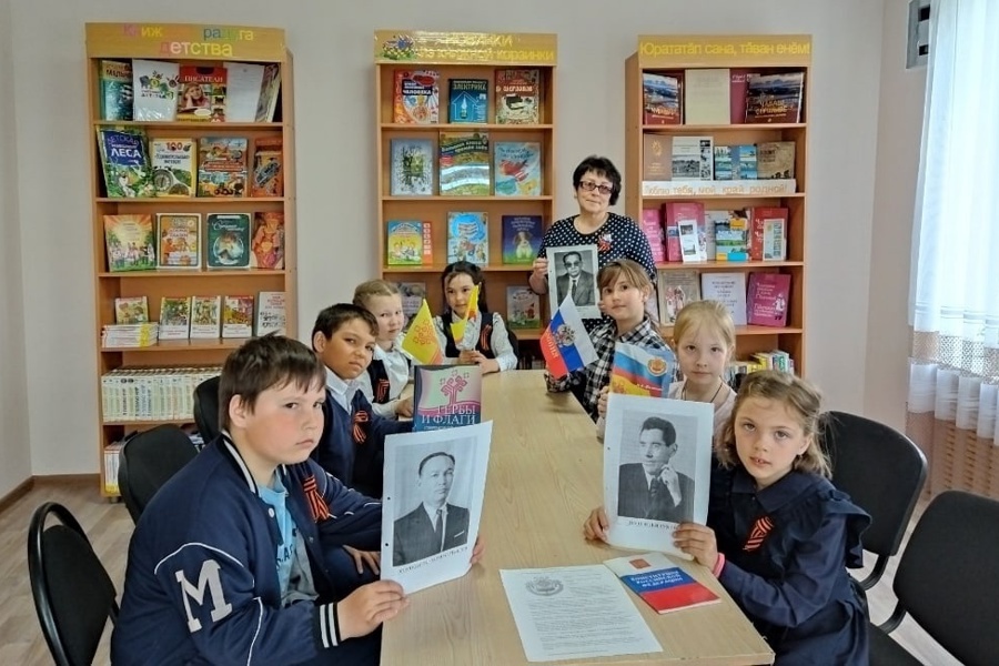 В Сойгинской сельской библиотеке прошёл информационный час «Символы республики моей»