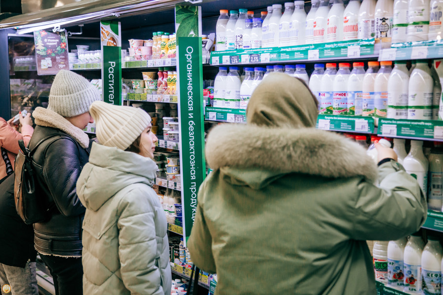 Яд в просроченных продуктах 6 букв. Просроченная продукция. Просроченный товар. Просроченные продукты.