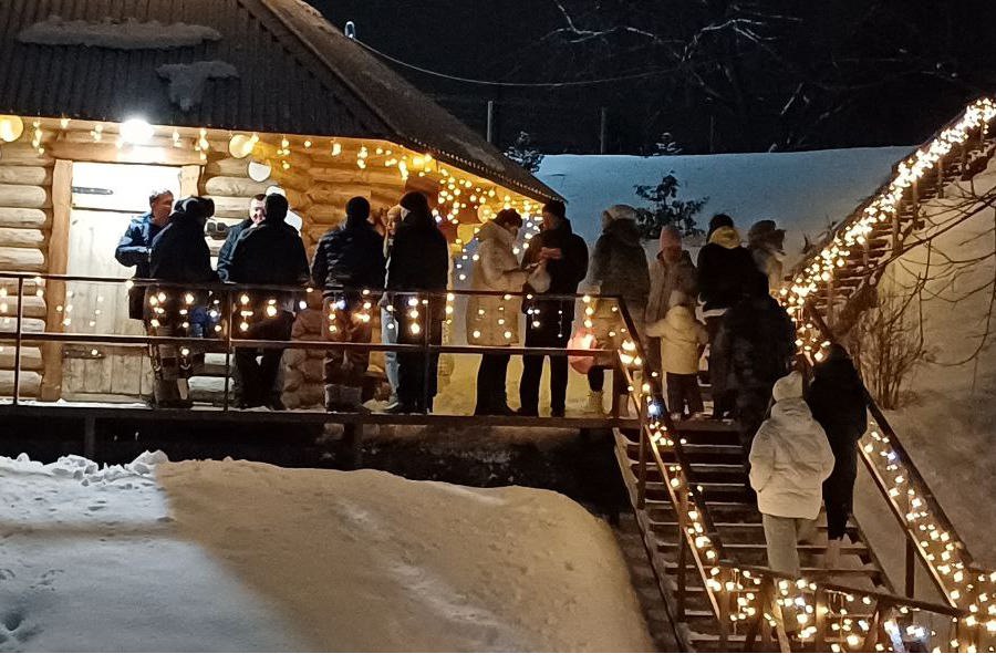 Прошли традиционные крещенские купания