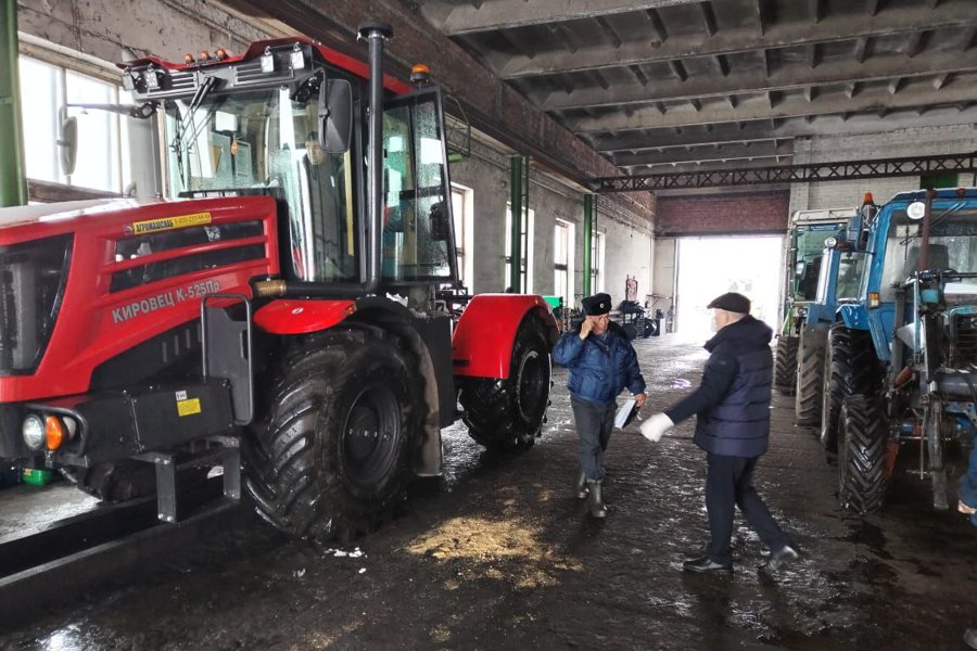 Трактора и самоходные машины проходят техосмотр 1 раз в год.