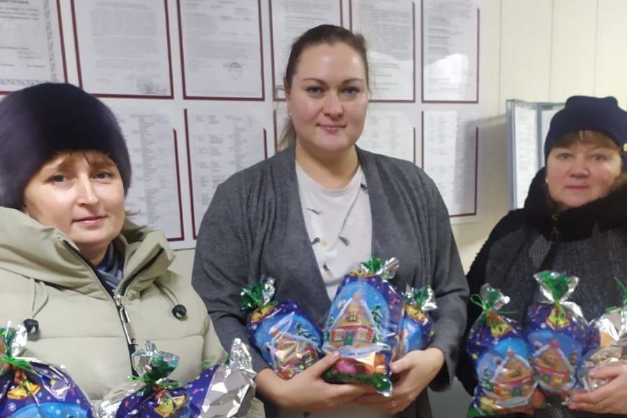Новогодние подарки для детей участников СВО от нотариуса Красночетайского района
