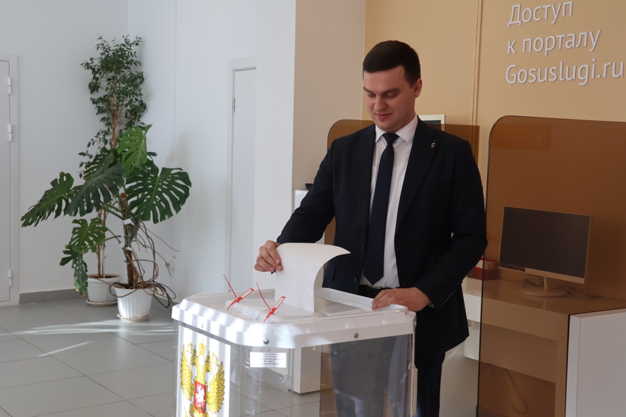 Глава Цивильского округа Алексей Иванов проголосовал на выборах Президента России