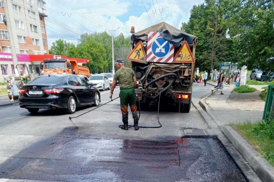 В городе Чебоксары проходят работы по текущему содержанию дорог