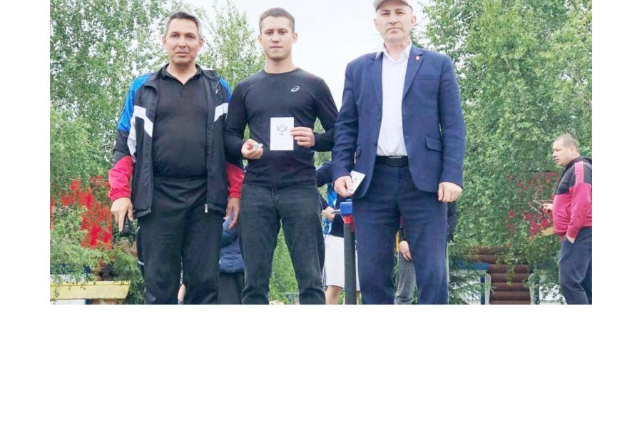 Удостоверения кандидата в мастера спорта России и первого взрослого разряда вручены яльчикским спортсменам