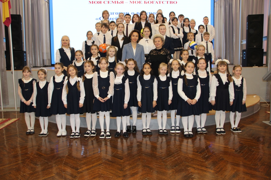 Алёна Елизарова поделилась секретами семейных традиций с учениками 59-ой школы г. Чебоксары
