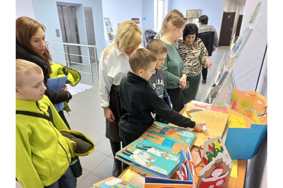 Сотрудники спецбиблиотеки имени Л. Н. Толстого  организовали книжную выставку в Национальной библиотеке